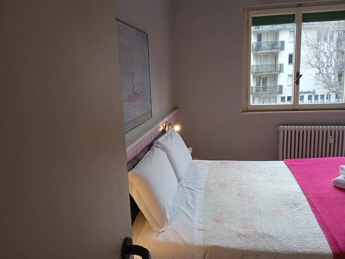 Gira Guest House Côme