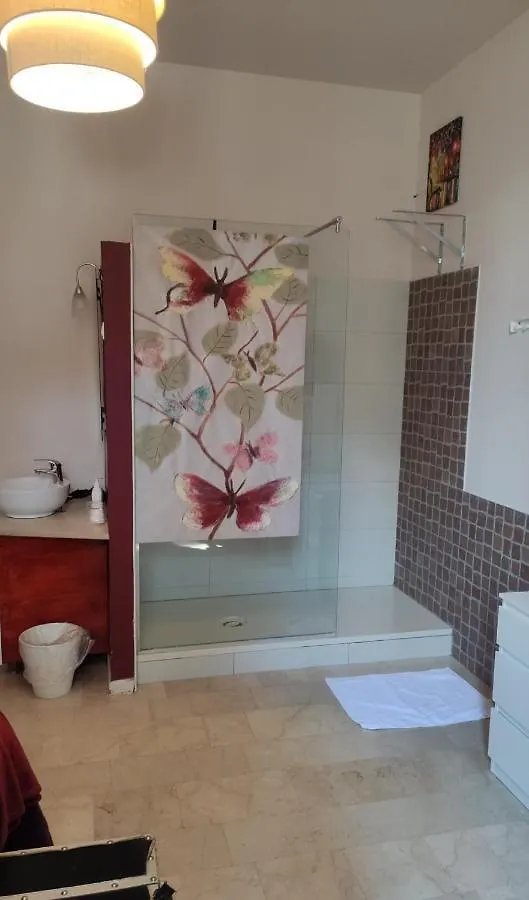 Gira Guest House Como
