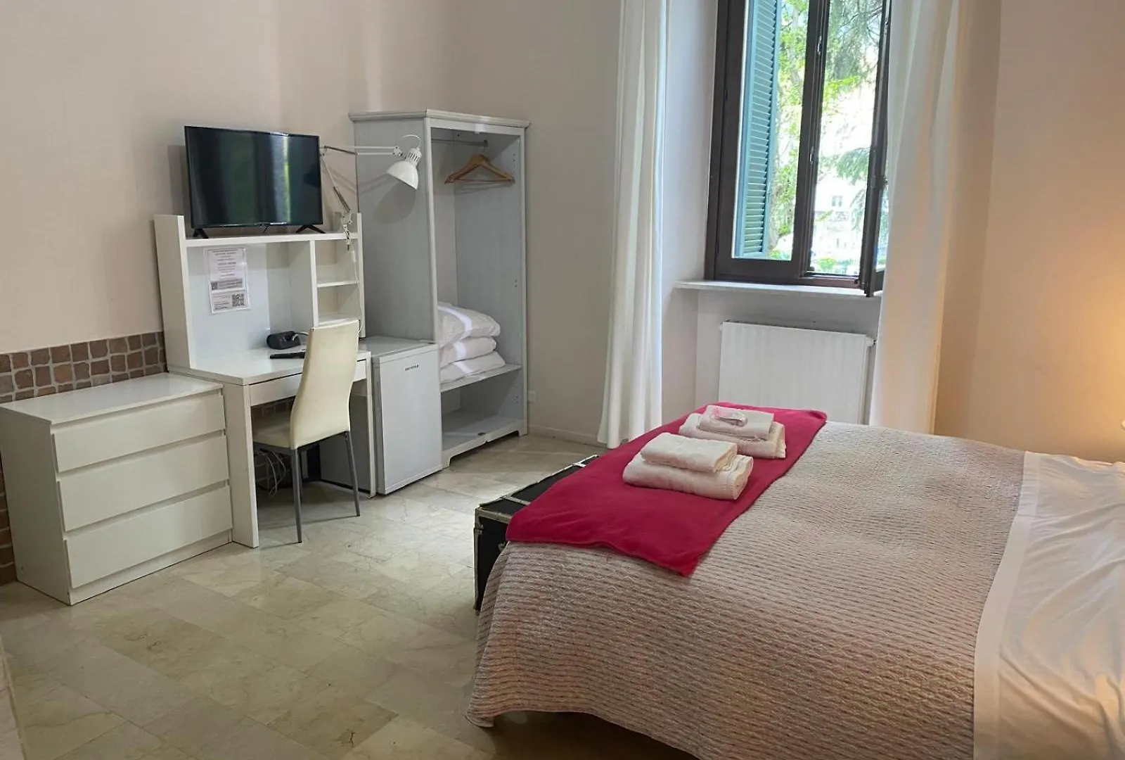Gira Guest House Como