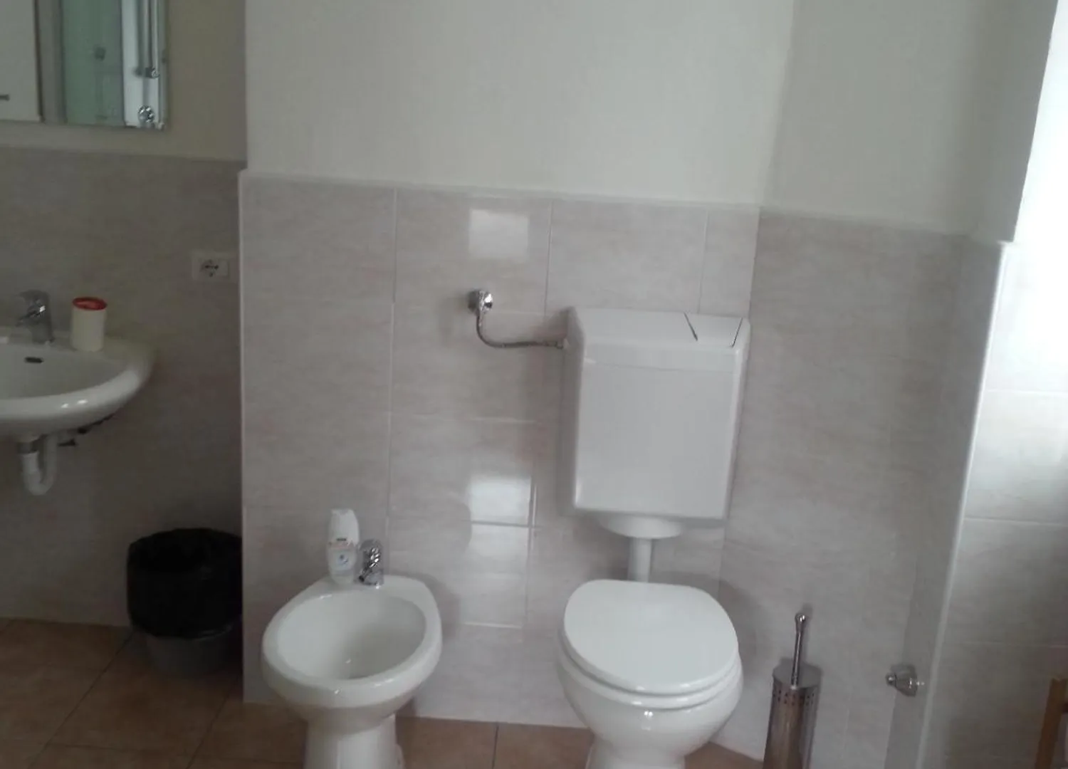 Gira Guest House Como