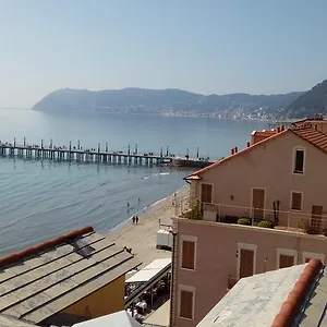 Ensemble Di Vayadu 3*, Alassio Italien