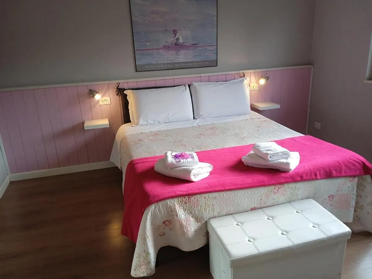 Gira Guest House Como