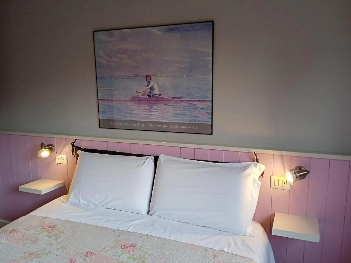 Gira Guest House Como