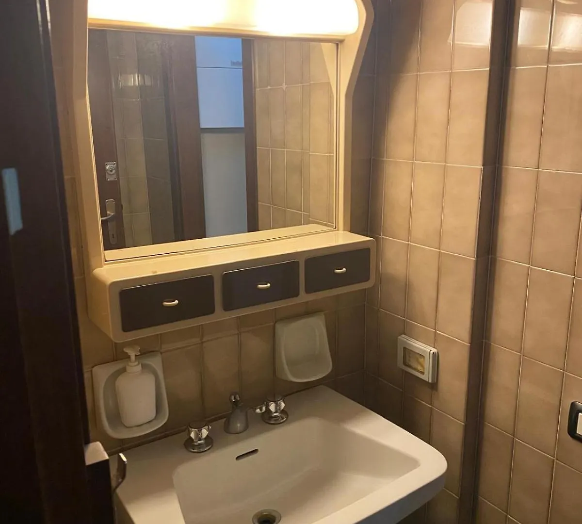 Gira Guest House Como