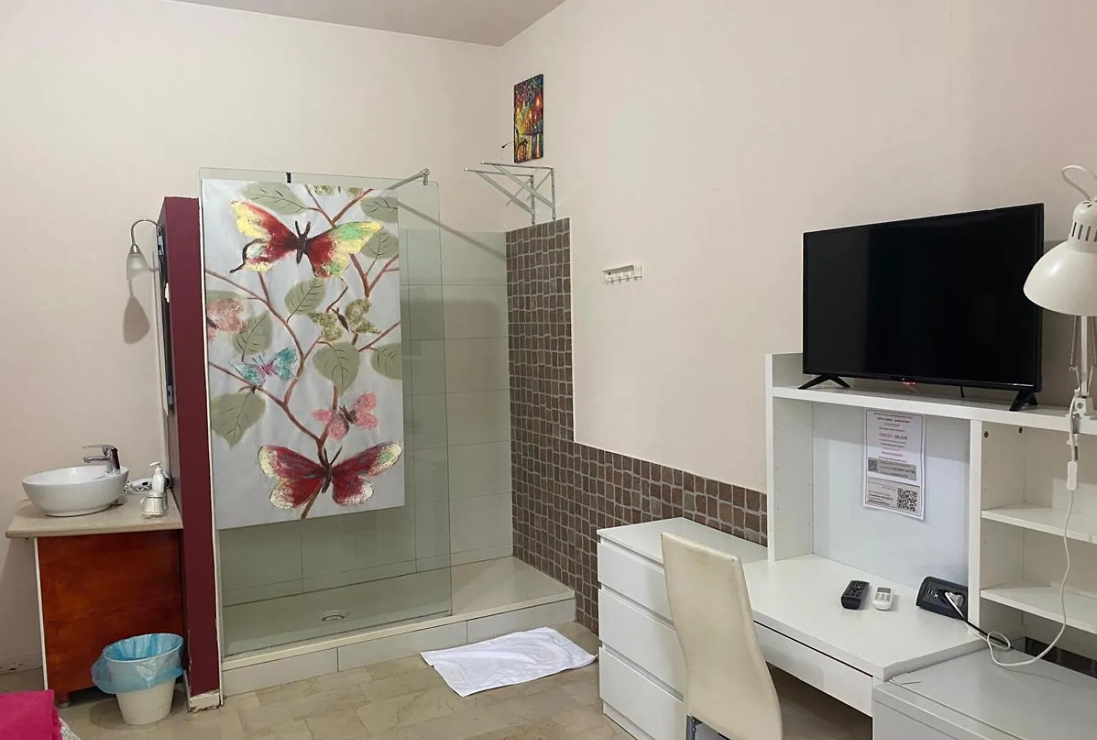 Gira Guest House Como
