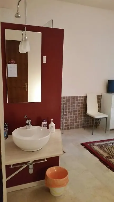 Gira Guest House Como