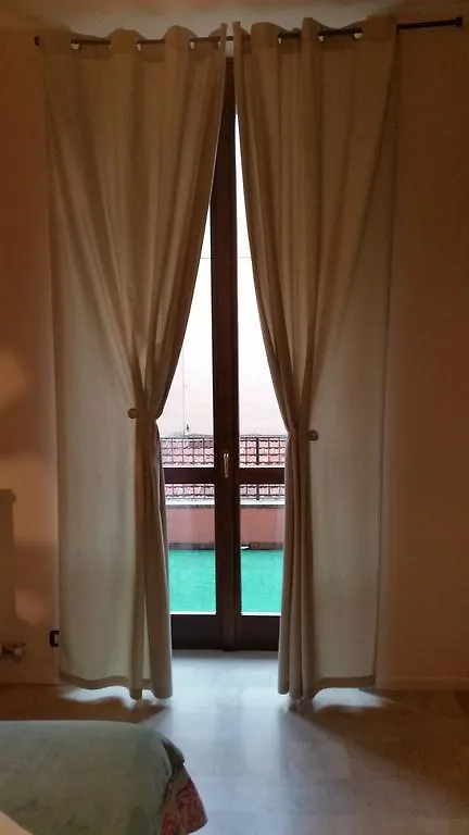 Gira Guest House Como Italy