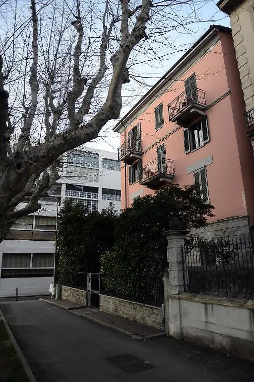 Gira Guest House Como