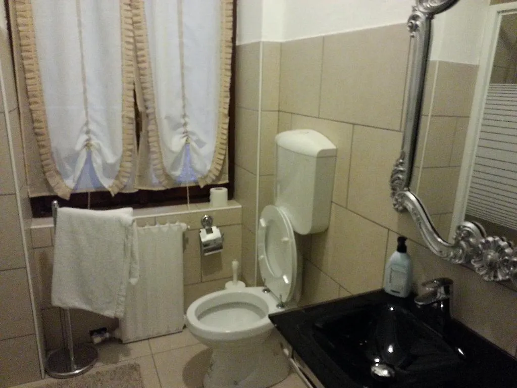 Gira Guest House Como