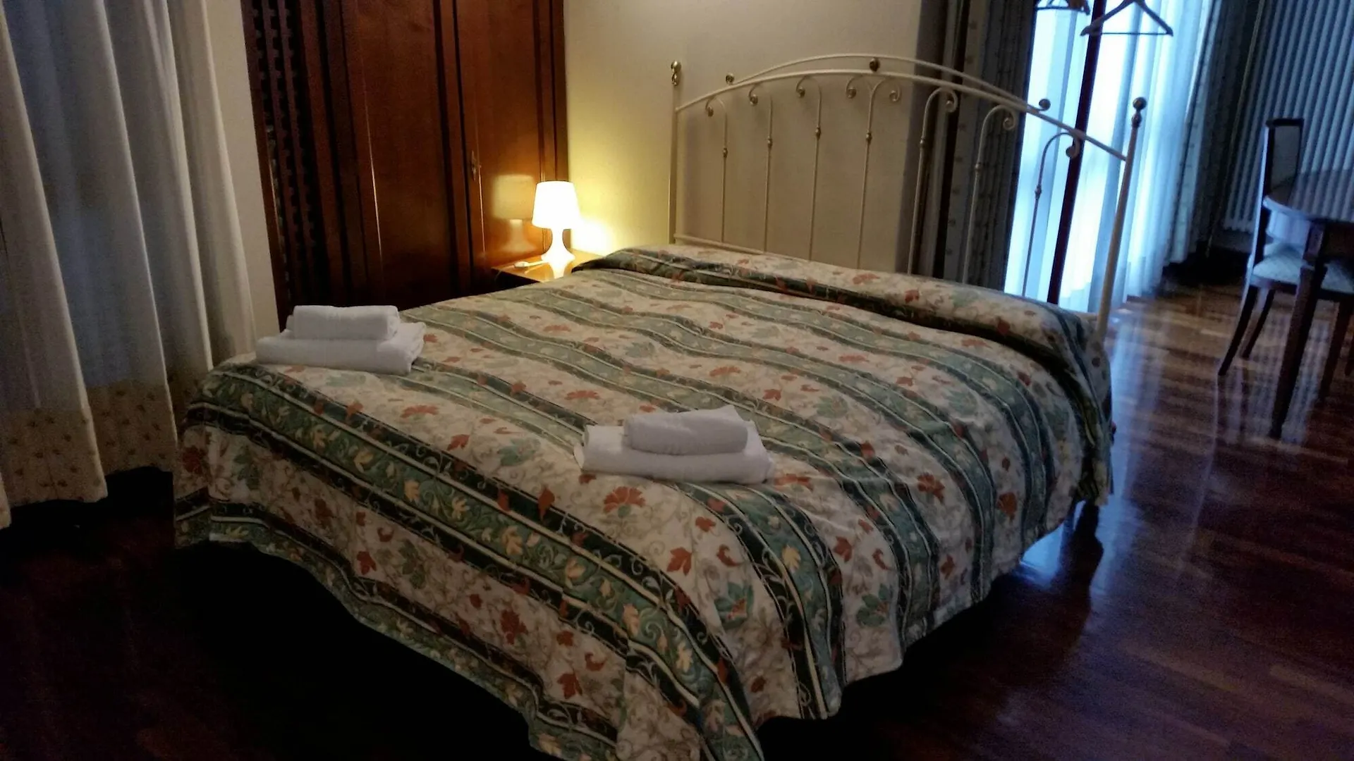 Gira Guest House Como Italy