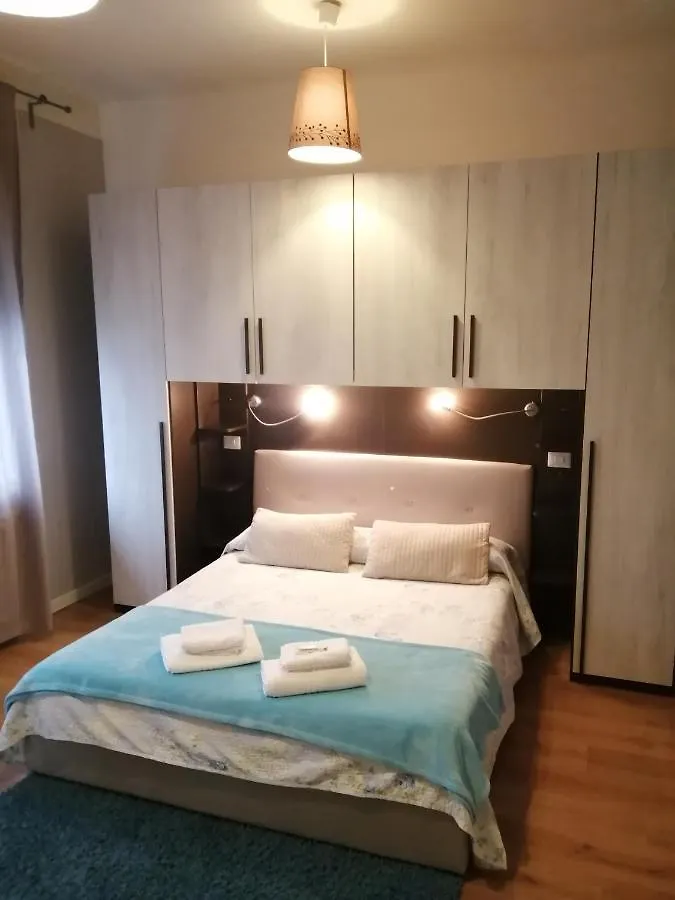 Gira Guest House Como