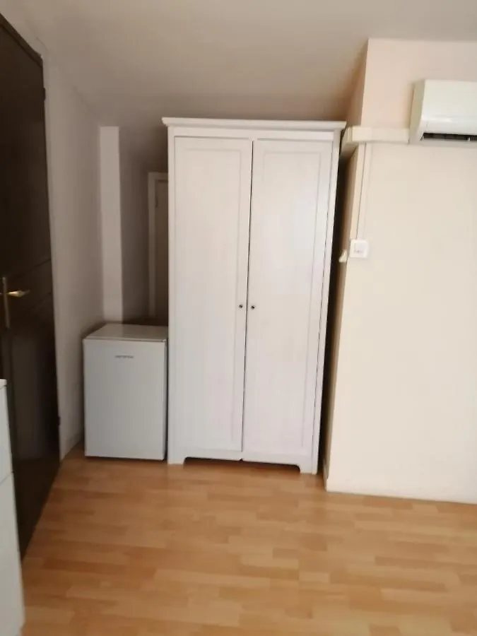 Gira Guest House Como
