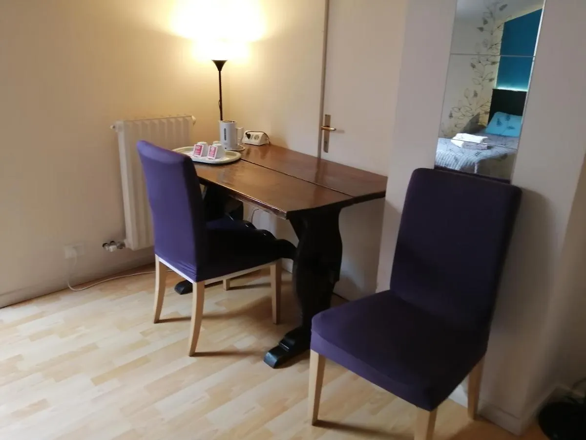 Gira Guest House Como