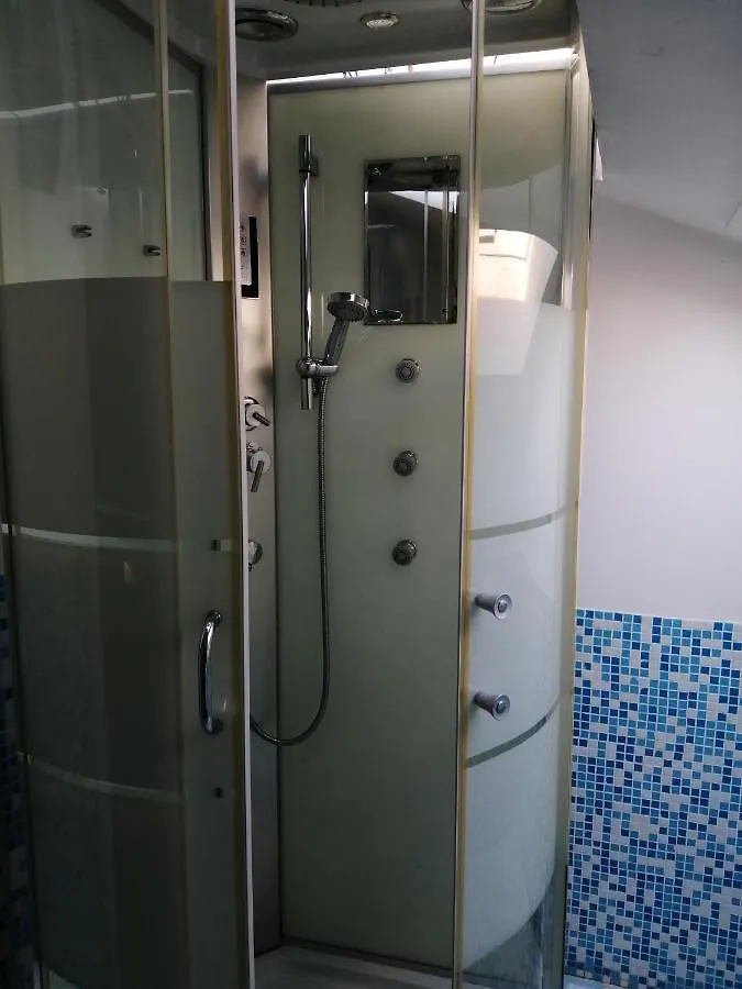 Gira Guest House Como